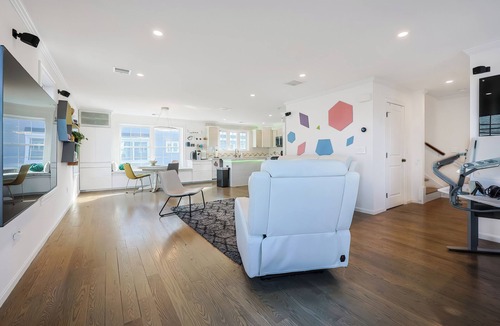 Quincy House | Luxurious Modern Smart Home in Quincy, near Beach and Boston
