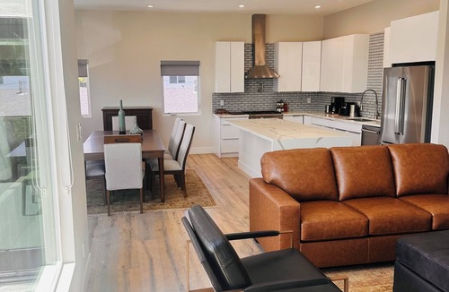 North Redondo Condo | Luxurious Modern Apartment - Unit B