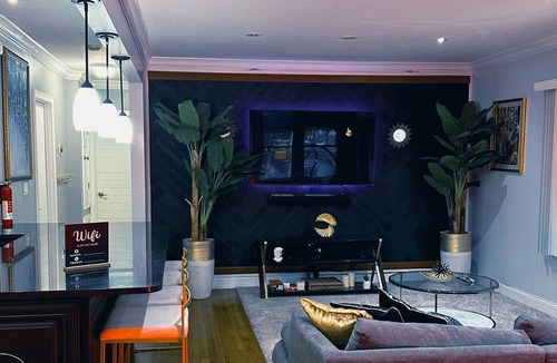 Greenville Apartment | Luxurious Newark Airport & NYC-Close 2 Beds - Perfect for a Getaway!