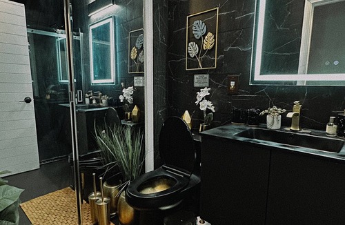 Greenville Apartment | Luxurious Newark Airport & NYC-Close 2 Beds - Perfect for a Getaway!