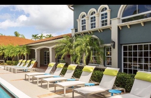 Pembroke Pines Apartment | Luxurious Oasis Villa Pines