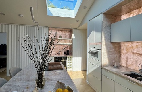 Melrose House | Luxurious private, beautiful house with tranquil backyard