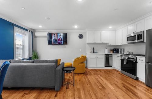 Harrison Apartment | Luxurious Retreat! Near SI Stadium & PATH-Easy NYC Access-Walk to Shops & Dining