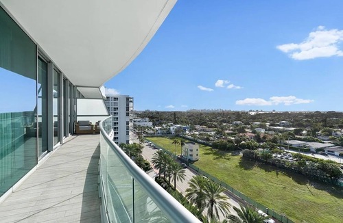 Surfside Apartment | Luxurious Three Bedroom Oceanfront Residence