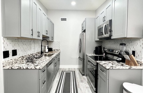 Carol City House | Luxurious Townhome - Miami Gardens - Sleeps (8)