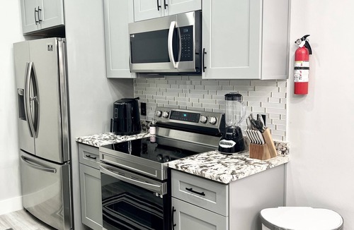 Carol City House | Luxurious Townhome - Miami Gardens - Sleeps (8)