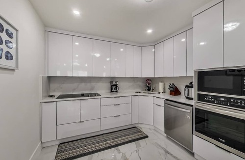 Hialeah House | Luxurious Tropical Private Oasis by Mia Airport