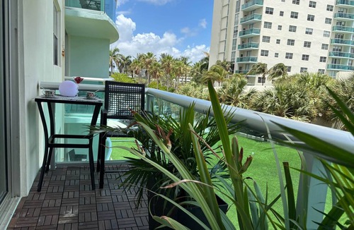 Hollywood South Central Beach Apartment | Luxuriously Remodeled Beachfront Condo Heated Pool