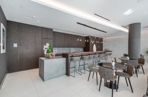 Northeast Miami Apartment | Luxury 1 Bedroom Den Modern Condo In Design District in Miami