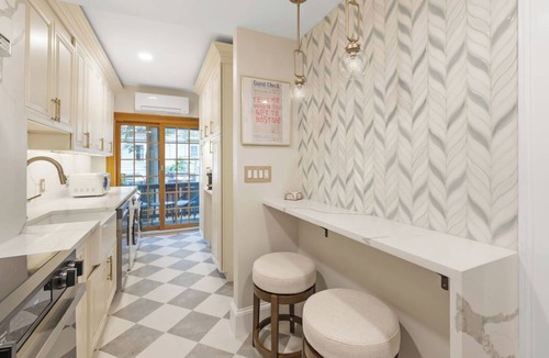 Columbus Condo | Luxury 1 BR condo in South-End Boston, walk to Back Bay, Prudential, Copley