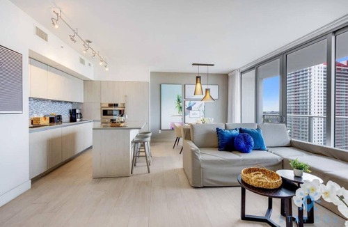 Hollywood South Central Beach Apartment | Luxury 1Br-Front Intracoastal View Balcony+ Pools