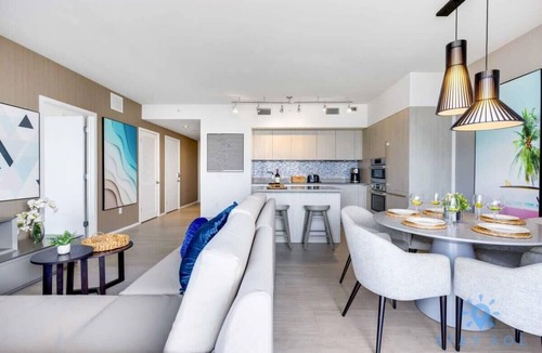 Hollywood South Central Beach Apartment | Luxury 1Br-Front Intracoastal View Balcony+ Pools