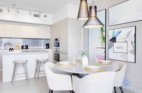 Hollywood South Central Beach Apartment | Luxury 1Br -Front Intracoastal | Balcony+ Pools