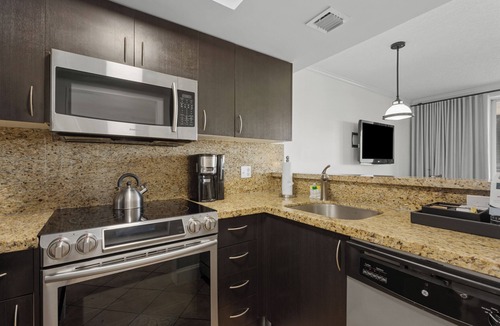 Coconut Grove Condo | Luxury 2/2 Condo with balcony in Coconut Grove