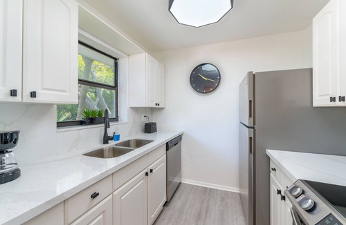 Middle River Terrace Apartment | Luxury 2 Bd Apt - Quick drive to Downtown & The Beach