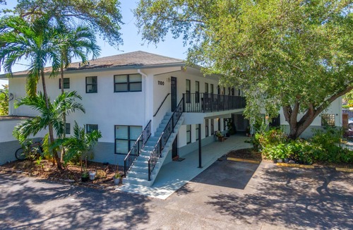 Middle River Terrace Apartment | Luxury 2 Bd Apt - Quick drive to Downtown & The Beach
