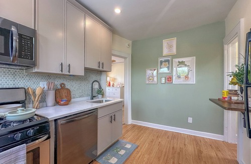 Forest Hill Apartment | Luxury 2 Brm: A Zen Den Nestled in the Prestigious Forest Hill Area of Newark NJ