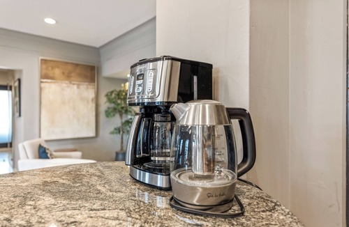 East Village Condo | Luxury 2BR/2BA Condo in the Heart of Long Beach