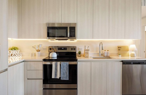 Dania Beach Apartment | Luxury 2BR/2BA w/Pool & 50ft Balcony 1mi to Beach 8min to FLL