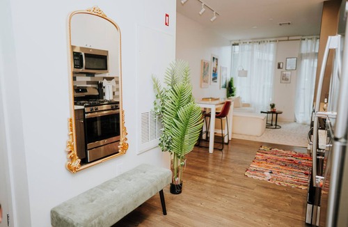 East Cambridge Apartment | “Luxury 2BR Cambridge | Pool + Free Parking”