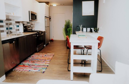 East Cambridge Apartment | “Luxury 2BR Cambridge | Pool + Free Parking”