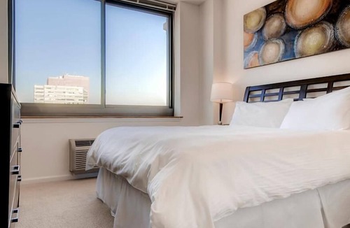 Hudson Exchange Apartment | Luxury 2BR | Full Kitchen | Steps from PATH | by GLS