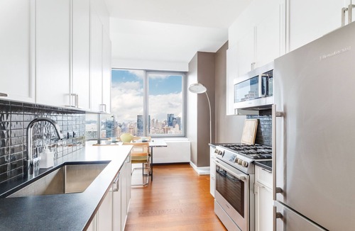Theater District Apartment | Luxury 2BR Times Square High Floor Skyline Views Sleeps 4