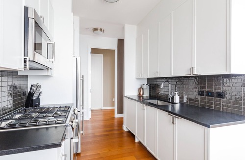 Theater District Apartment | Luxury 2BR Times Square High Floor Skyline Views Sleeps 4