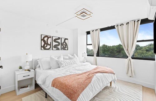 Newark Apartment | Luxury 2BR w Gym 5 min EWR Metlife NYC