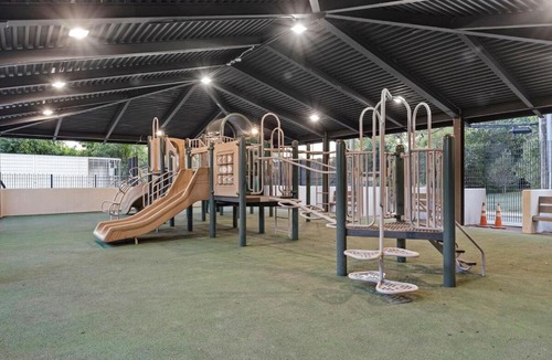 Newark Apartment | Luxury 2BR w Gym 5 min EWR Metlife NYC