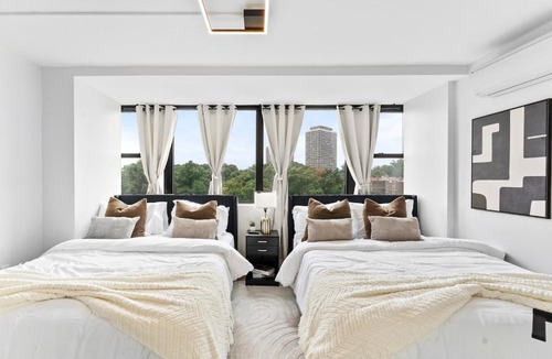 Newark Apartment | Luxury 2BR w Gym 5 min EWR Metlife NYC