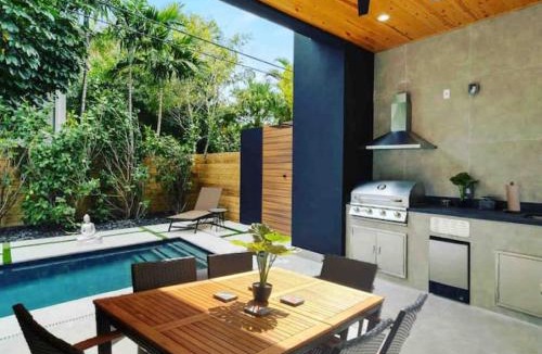 Victoria Park House | Luxury 3 4 Home in Las Olas with Pool and Hot Tub Near the Beach