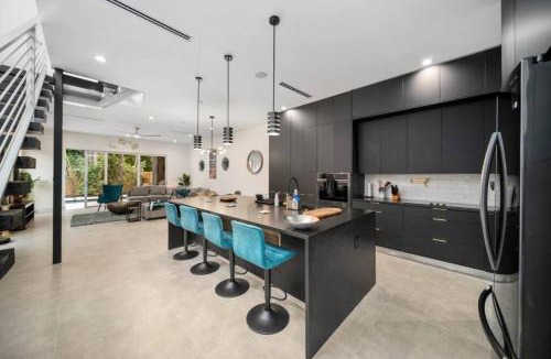 Victoria Park House | Luxury 3 4 Home in Las Olas with Pool and Hot Tub Near the Beach