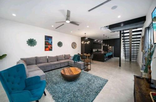Victoria Park House | Luxury 3 4 Home in Las Olas with Pool and Hot Tub Near the Beach