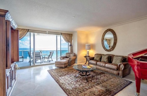 Galt Mile Apartment | Luxury 3 Bedroom Condo with Ocean and City Views