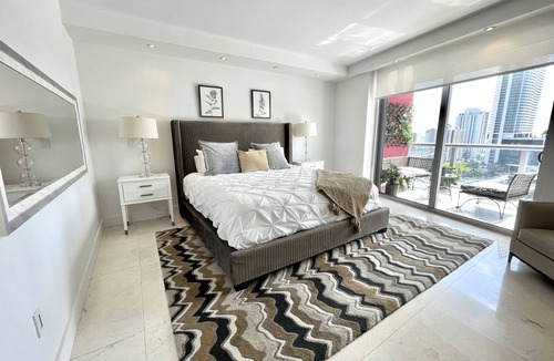 Hallandale Beach Resort | LUXURY 3B 3B RESORT CANAL,OCEAN,CITY VIEWS BEACH SERVICE