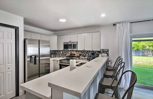 Miami Gardens House | Luxury 3BR-2 1/2 Bath w/Patio Entertainment area