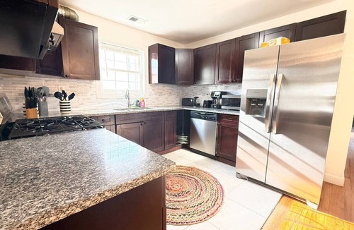 The Heights House | Luxury 3BR 2BR Retreat NYC+ Gateway+Free 1 Parking