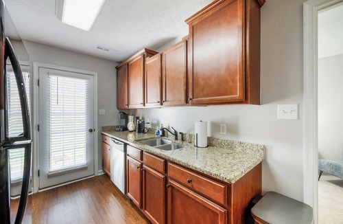 Lynchburg House | Luxury 3BR/3BA 5 Mins-Liberty University 2 King Suites Fast Free WIFI & Parking
