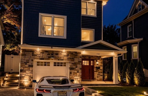 Carlstadt House | Luxury 3BR Home Sleeps 8 Hot Tub Concierge Easy NYC Commute