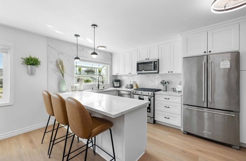 Simi Valley House | Luxury 3BR Oasis | Designer Home, Hot Tub & BBQ