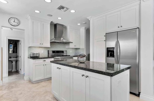 South Lake Villa | Luxury 3BRs Home 4mins to Ocean with Heated Pool