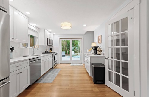 Dennis House | LUXURY 4-Bdrm in Mayflower & Bayview Beach Location. Aug & Fall Dates Available
