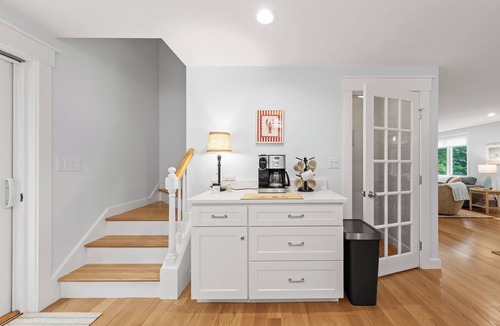Dennis House | LUXURY 4-Bdrm in Mayflower & Bayview Beach Location. Aug & Fall Dates Available