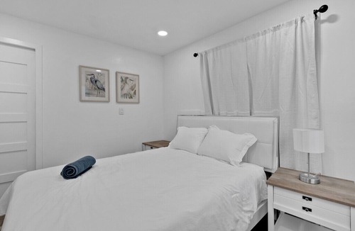 The Roads House | Luxury 4 Bed/4 Bath Sleeps 10 With Pool & Parking in Miami