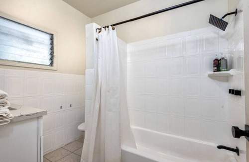 Carthay Circle House | Luxury 4-bedroom Home with Hot Tub