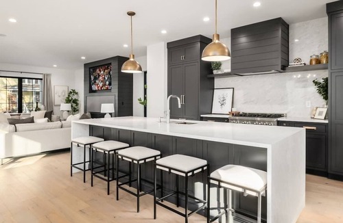 Downtown Columbus House | Luxury 4-Bedroom New-Build Short North Home with Private Rooftop Terrace