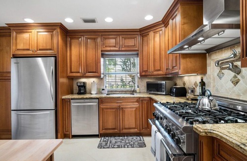 Terra Mar Island Estates House | Luxury 4 Bedroom Pool Home, 5 min walk from Private Beach! Golf Putt Putt~Billiards~Ping Pong~Near The Action!