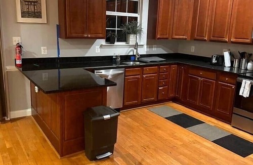Nauck House | Luxury 4 BR 2.5 Baths Upper Level Unit: Nonsmoking