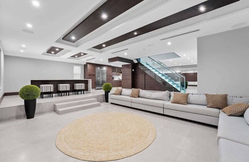 Golden Glades House | Luxury 6BR Estate w/Heated Pool & Huge Parking